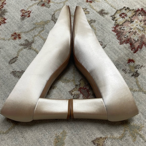 Specialty dyed champagne Stuart Weitzman heels - Picture 5 of 8